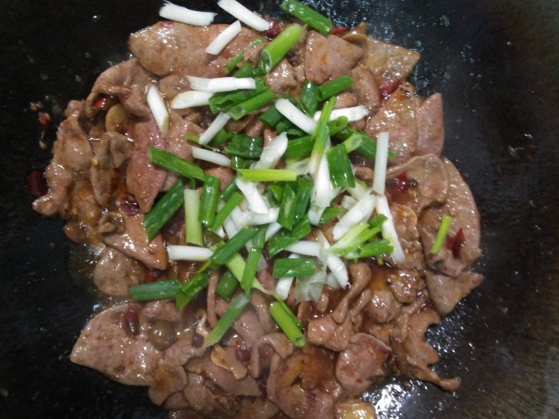 Steps for Cooking Pork Liver Stir-Fried with Scallions