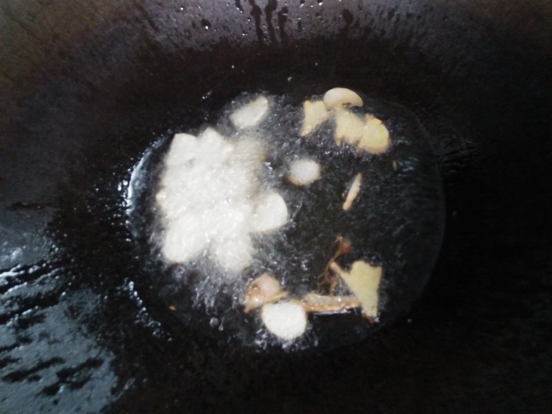 Steps for Cooking Pork Liver Stir-Fried with Scallions