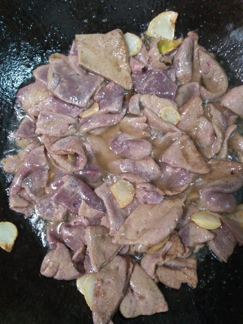 Steps for Cooking Pork Liver Stir-Fried with Scallions