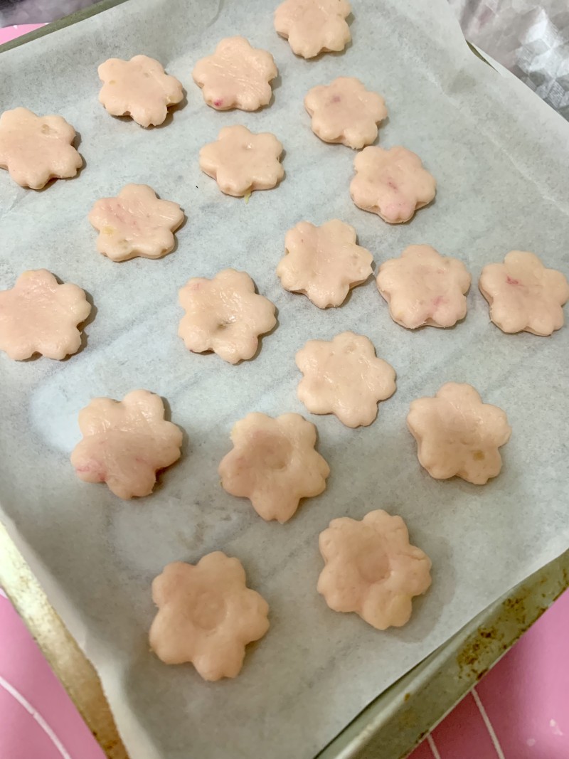 Steps for Making Potato Flower Cookies