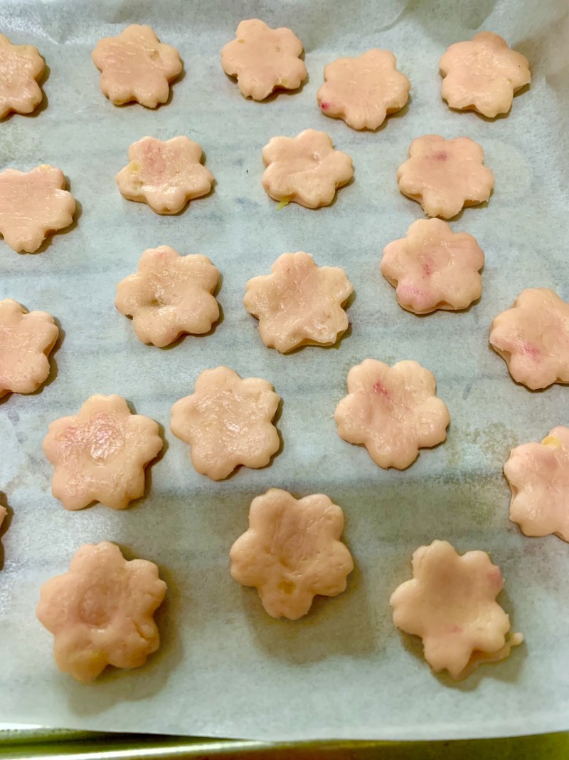 Steps for Making Potato Flower Cookies