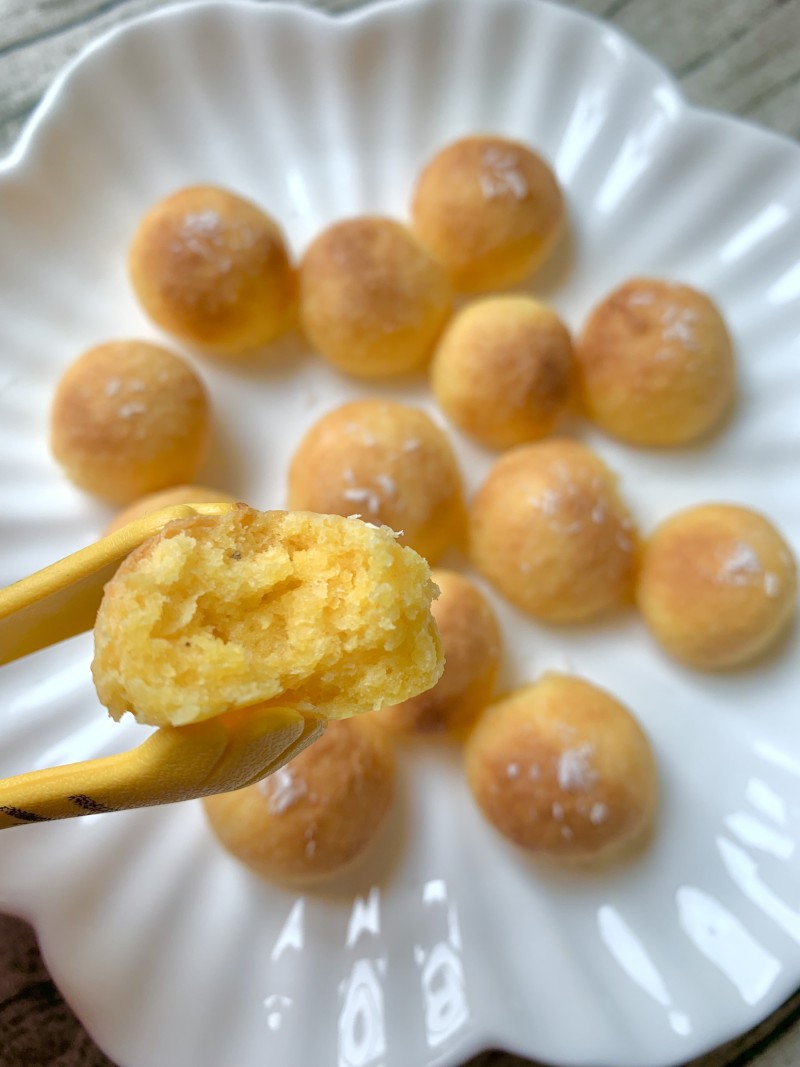 Steps for Making Coconut Flake Pastry Balls