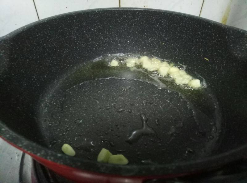 Steps for Cooking Hand-Torn Oyster Mushroom