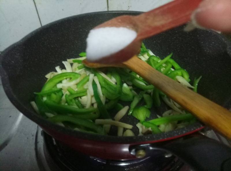 Steps for Cooking Hand-Torn Oyster Mushroom