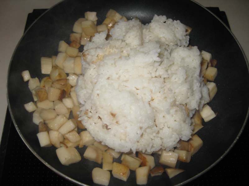 Steps for Making Mushroom Fried Rice