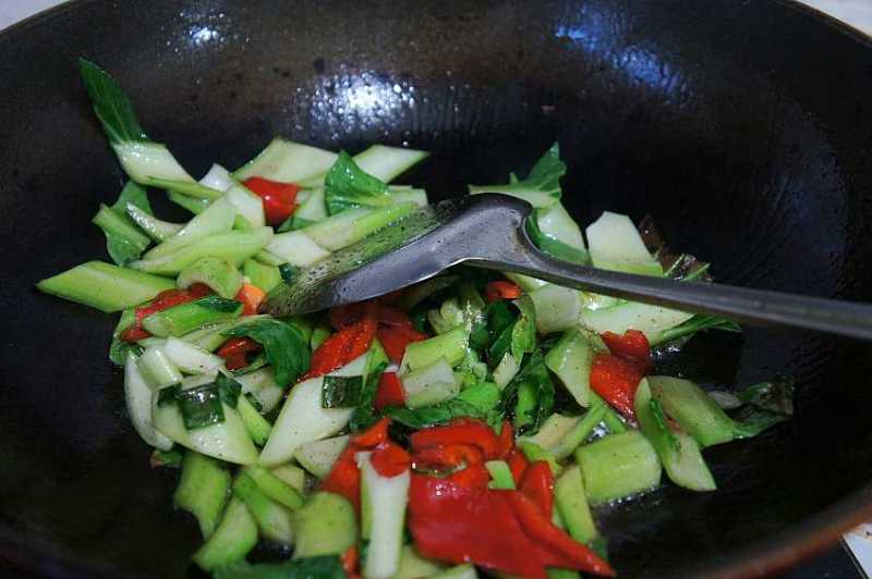 Steps for Making Stir-Fried Canola