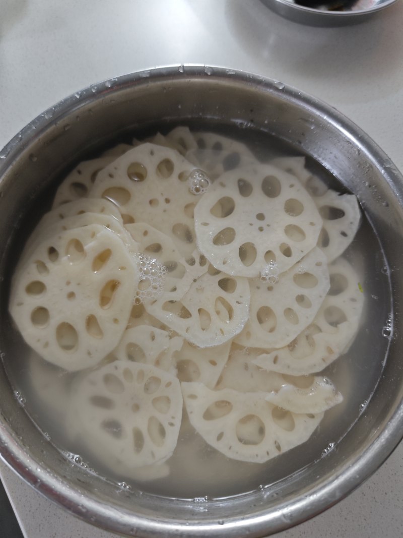 Steps for Cooking Cold Lotus Root Slices