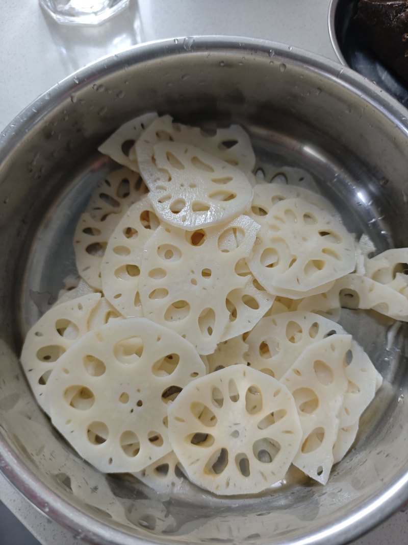 Steps for Cooking Cold Lotus Root Slices