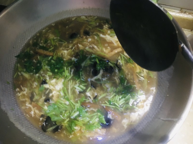 Steps for Making Sour and Spicy Egg Drop Soup