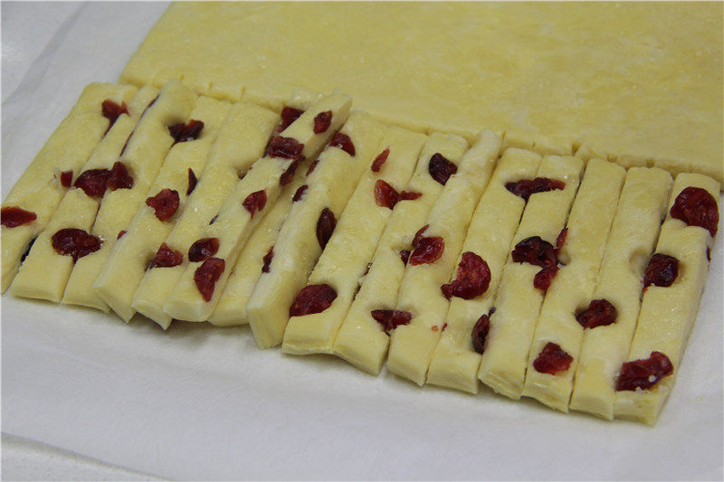 Detailed Steps for Making Cranberry Pastry Bars