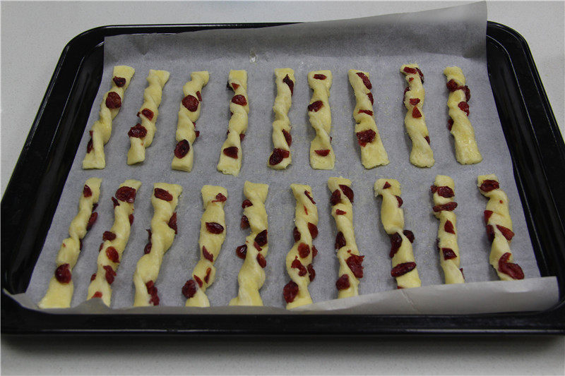 Detailed Steps for Making Cranberry Pastry Bars