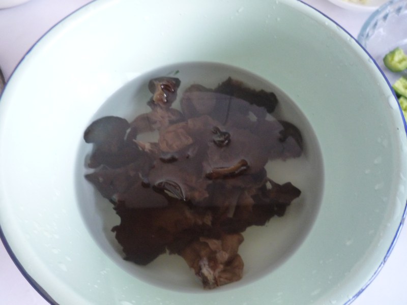 Steps for Cooking Chinese Black Fungus with Aged Vinegar