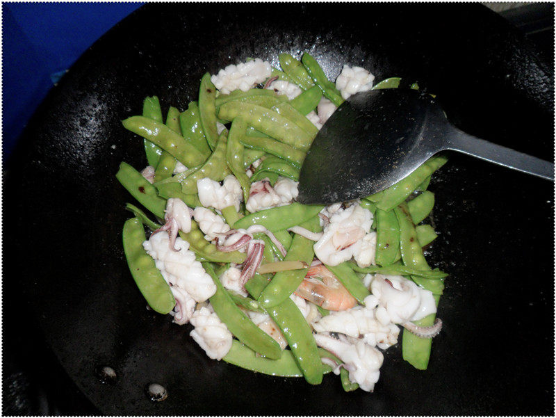 Steps for Cooking Sautéed Fresh Squid with Green Beans