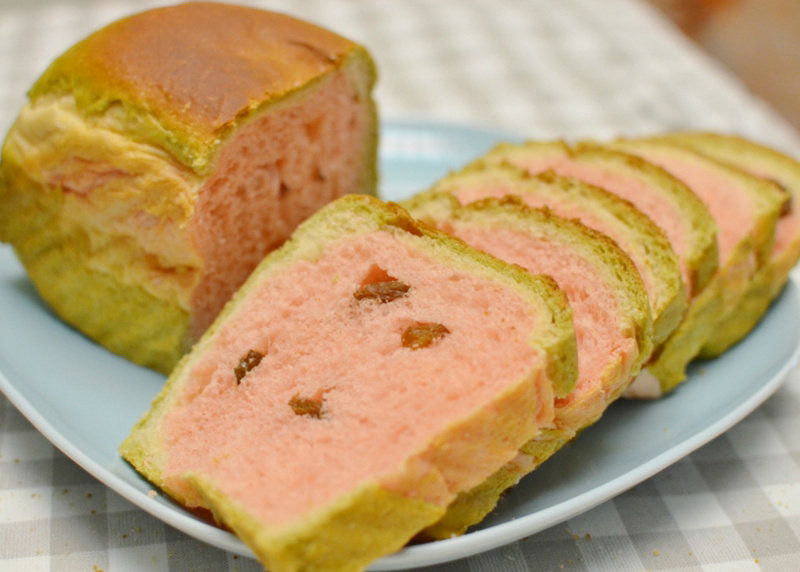 Watermelon-shaped Grape Bread
