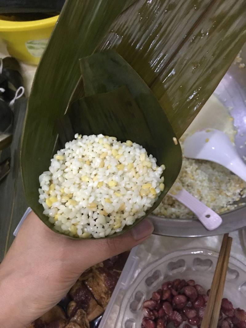 Steps for Making Savory Zongzi