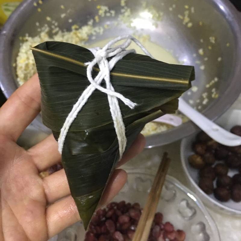 Steps for Making Savory Zongzi