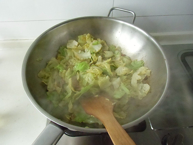 Steps for Making Hand-Torn Cabbage