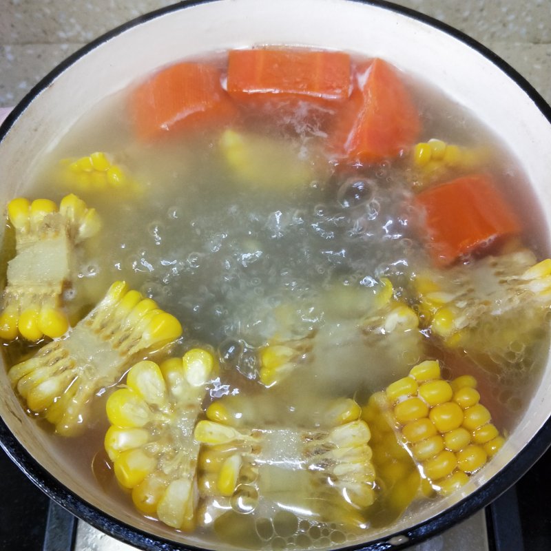 Steps to Make Yam, Corn, Carrot, and Pork Bone Soup