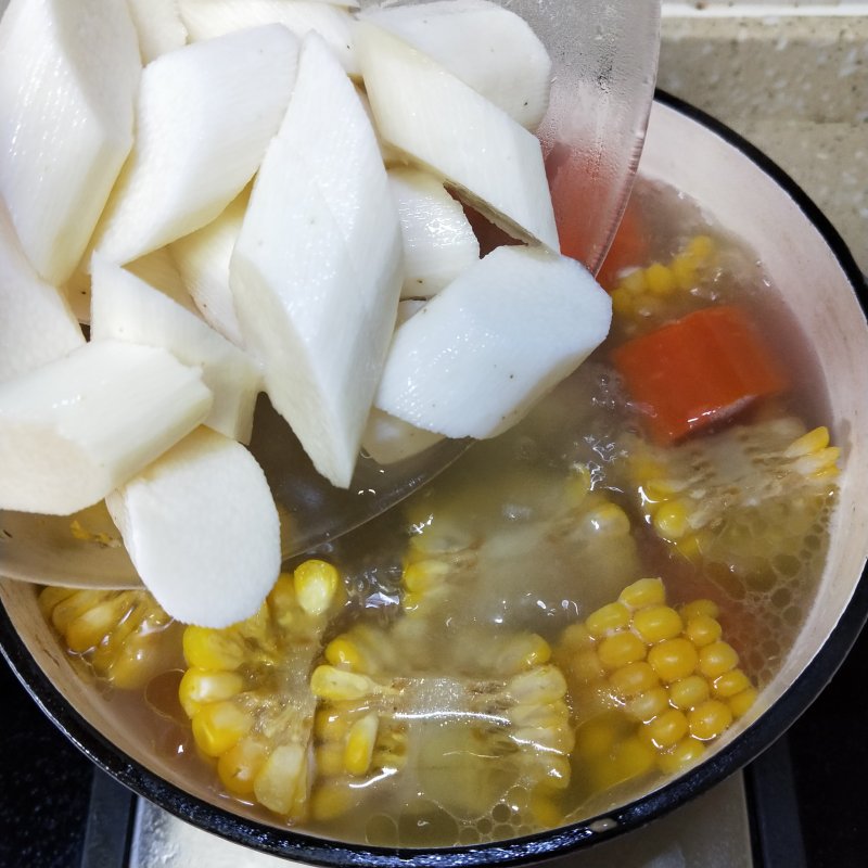 Steps to Make Yam, Corn, Carrot, and Pork Bone Soup