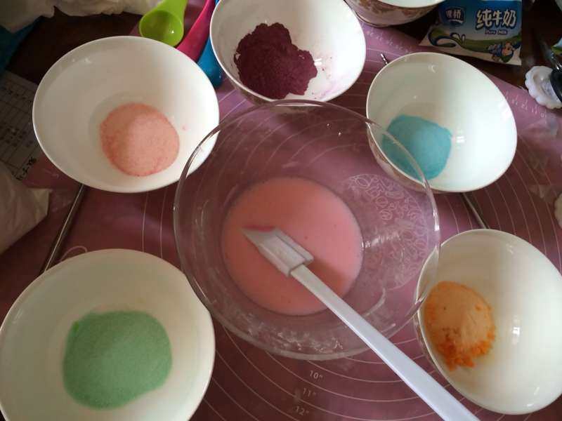 Steps for Making Colorful Ice Skin Mooncakes