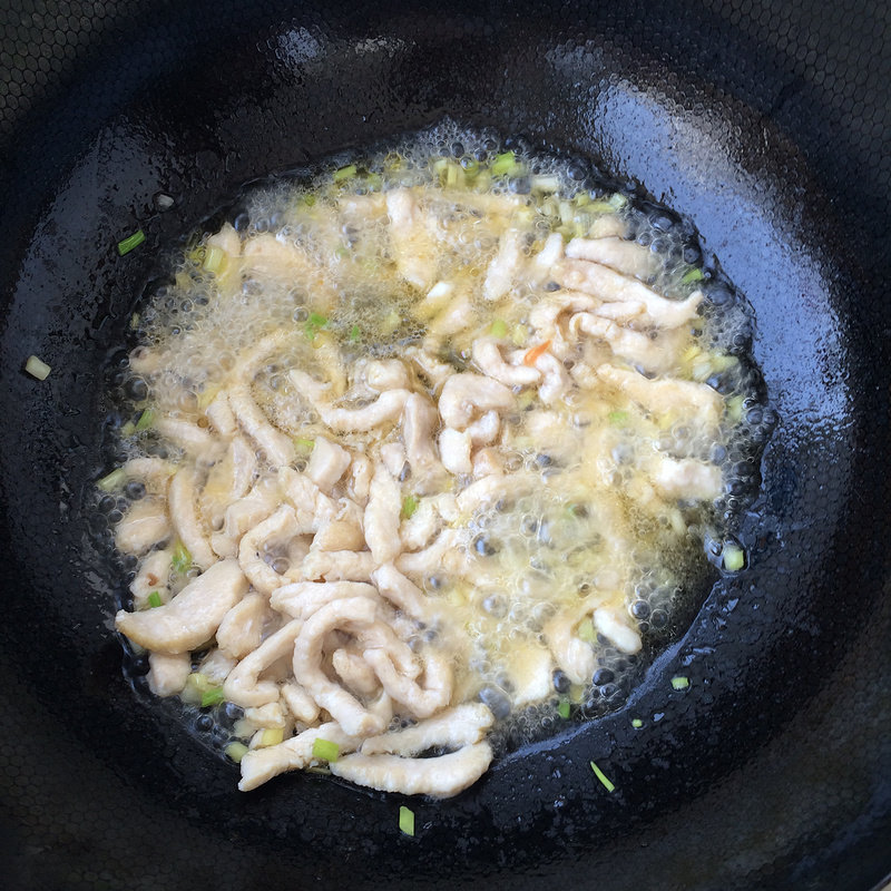 Detailed Steps for Cooking Colorful Stir-Fried Chicken Strips