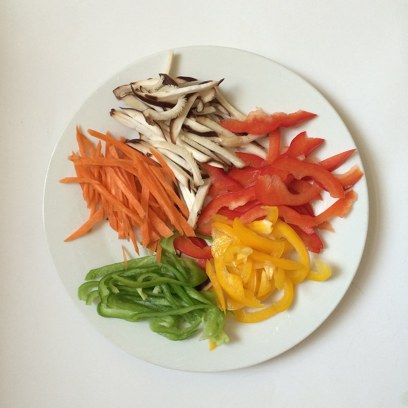 Detailed Steps for Cooking Colorful Stir-Fried Chicken Strips