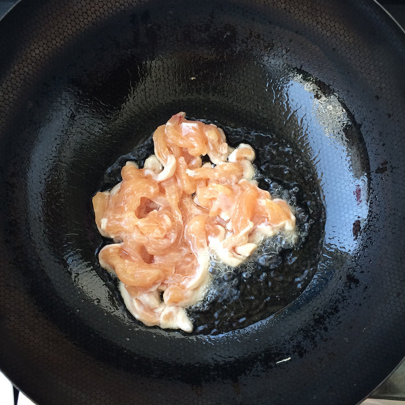 Detailed Steps for Cooking Colorful Stir-Fried Chicken Strips