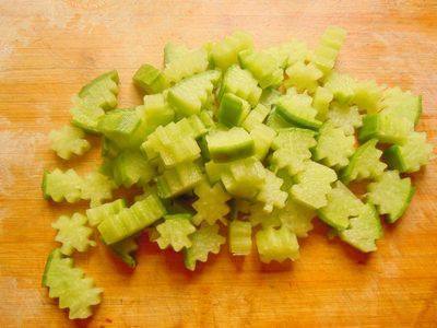 Steps for making Rose and Tremella Soup