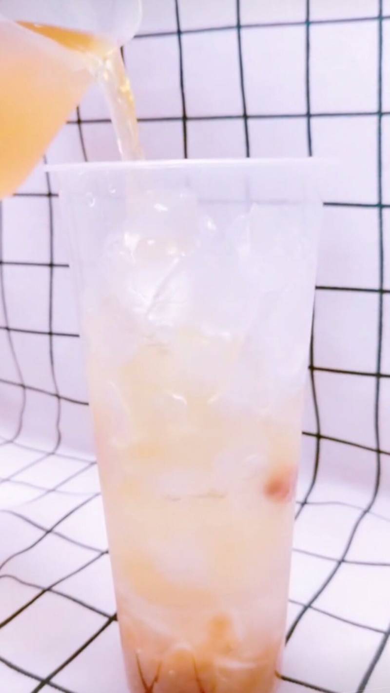 Steps for making Pineapple Pearl Milk Tea