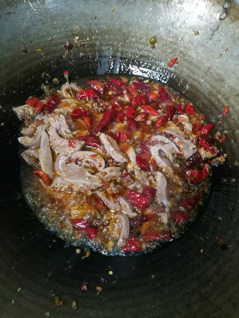 Steps for Cooking Spicy and Crispy Pickled Pepper Pork Belly