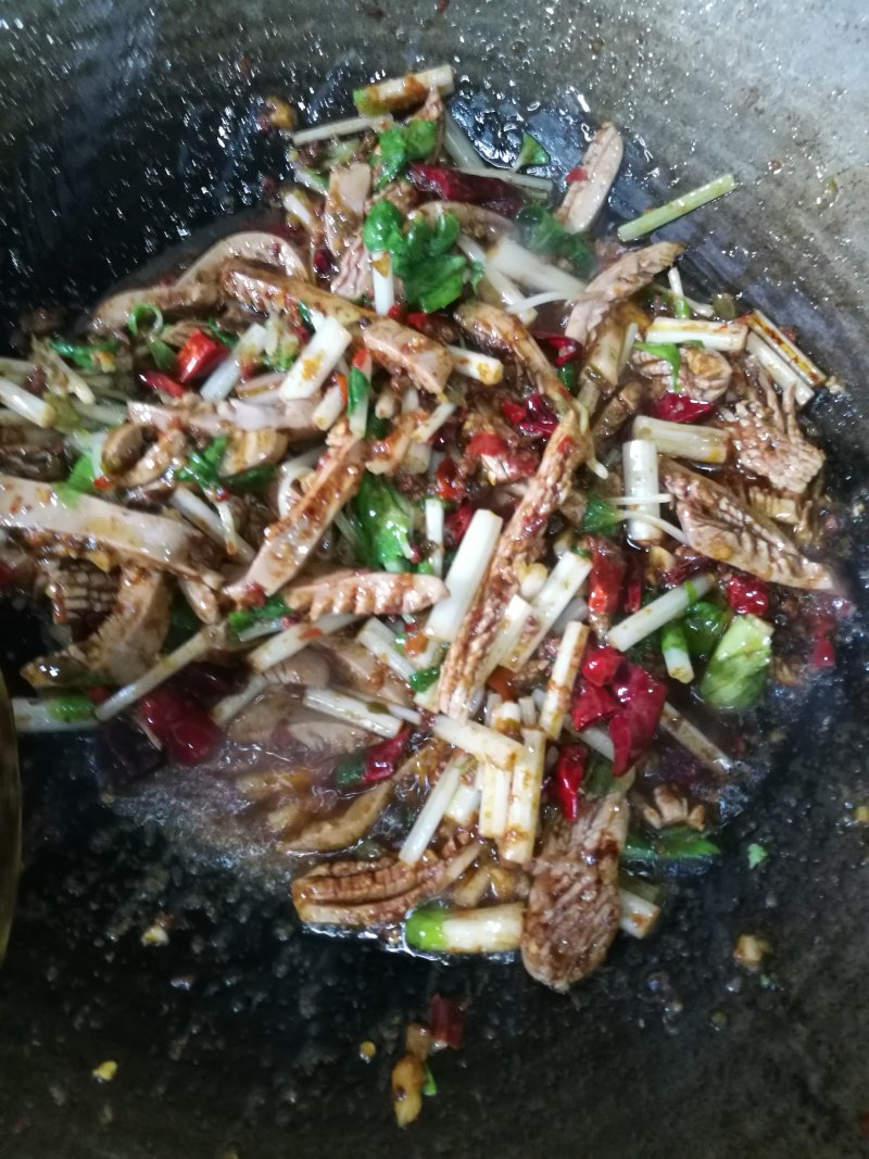 Steps for Cooking Spicy and Crispy Pickled Pepper Pork Belly