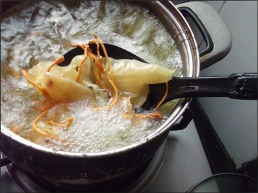 Steps for Making 【Cantonese Cuisine】Fish Maw, Cordyceps Flower, and Shark Fin Soup