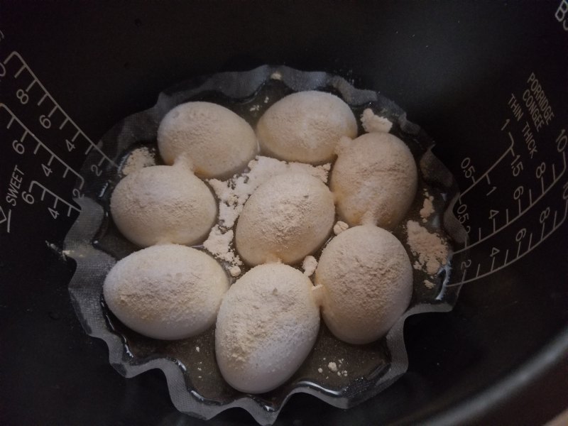 Steps for Cooking Korean-style Grilled Eggs in Rice Cooker