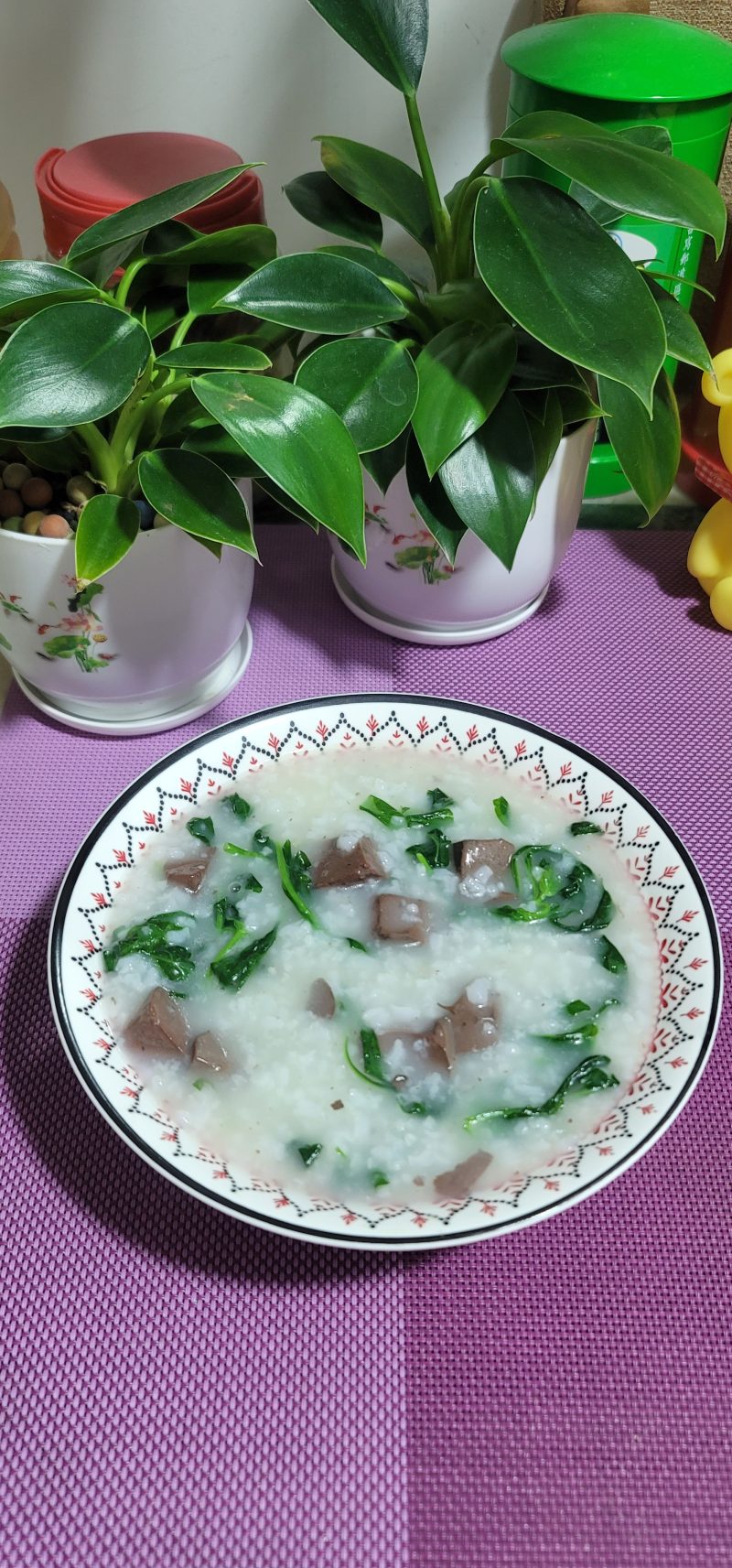 Steps for Making Goji Leaf and Pig Liver Congee