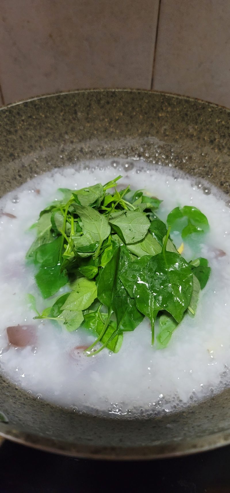 Steps for Making Goji Leaf and Pig Liver Congee