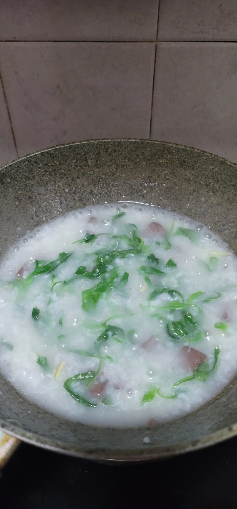 Steps for Making Goji Leaf and Pig Liver Congee