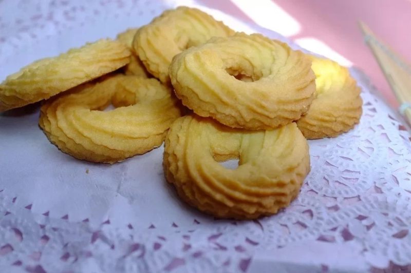 Steps for Making Vanilla Cookies