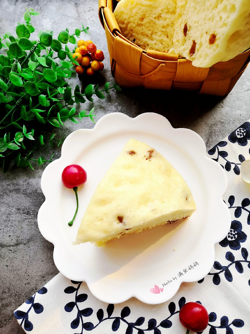 Milk and Raisin Steamed Cake