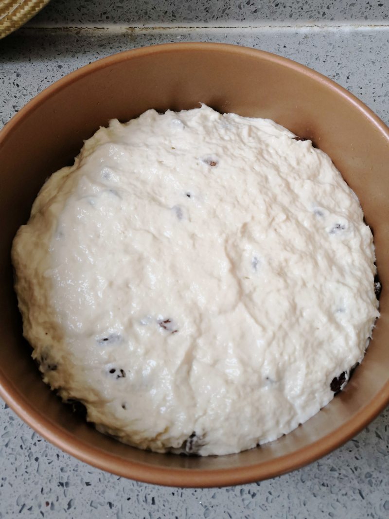 Step-by-Step Cooking Instructions for Milk and Raisin Steamed Cake