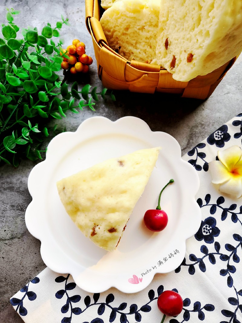 Step-by-Step Cooking Instructions for Milk and Raisin Steamed Cake