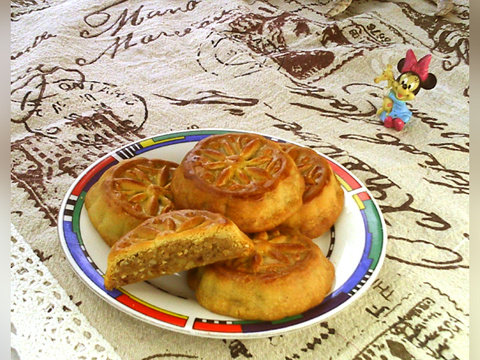 Cantonese Style Salted Egg Yolk Mooncake