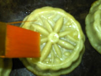 Steps for Making Cantonese Style Salted Egg Yolk Mooncake