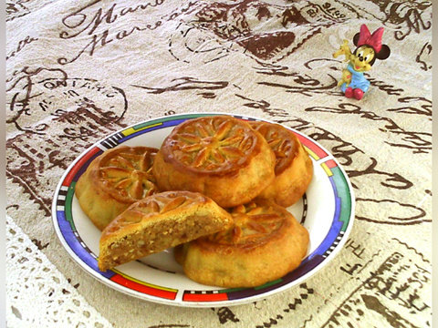 Cantonese Style Salted Egg Yolk Mooncake