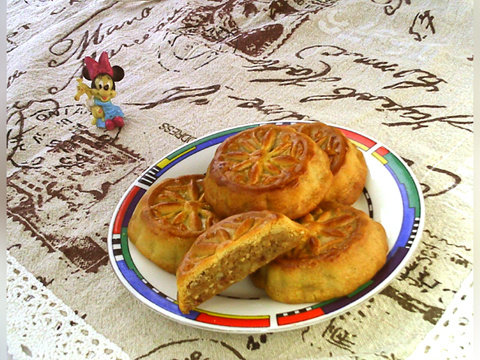 Cantonese Style Salted Egg Yolk Mooncake