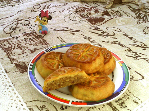 Cantonese Style Salted Egg Yolk Mooncake