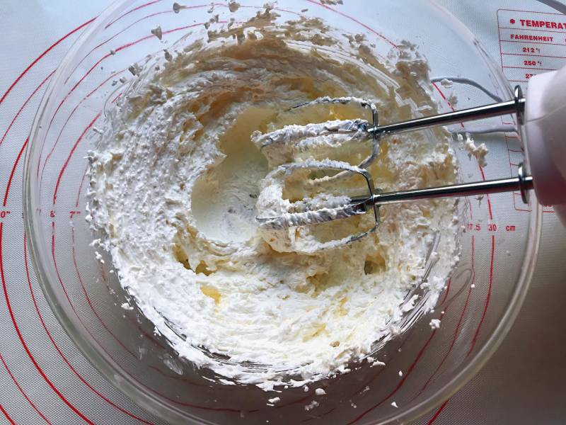 Steps for Making Three-color Spiral Cookies