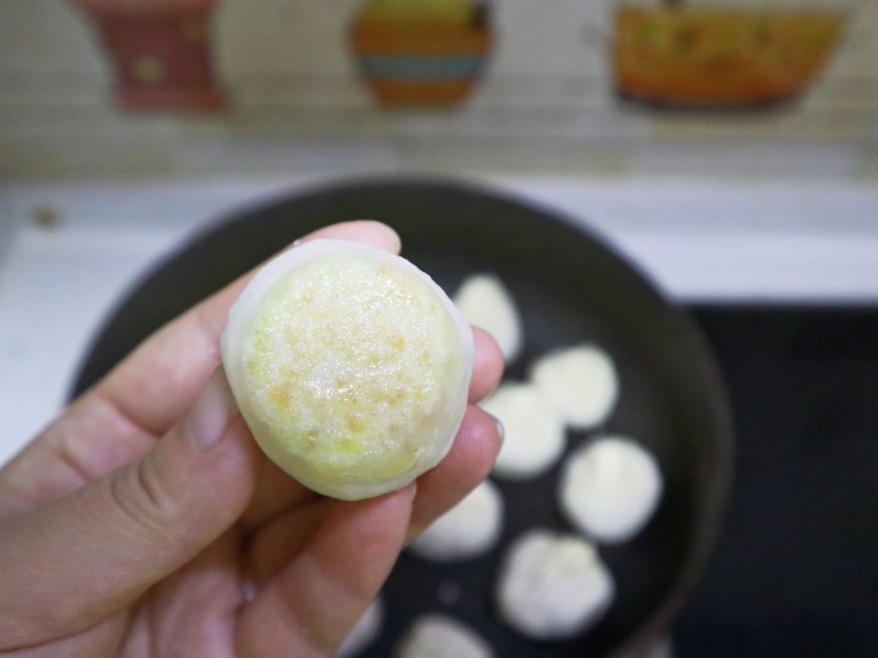 Steps for Making Turnip and Egg Pan-Fried Buns