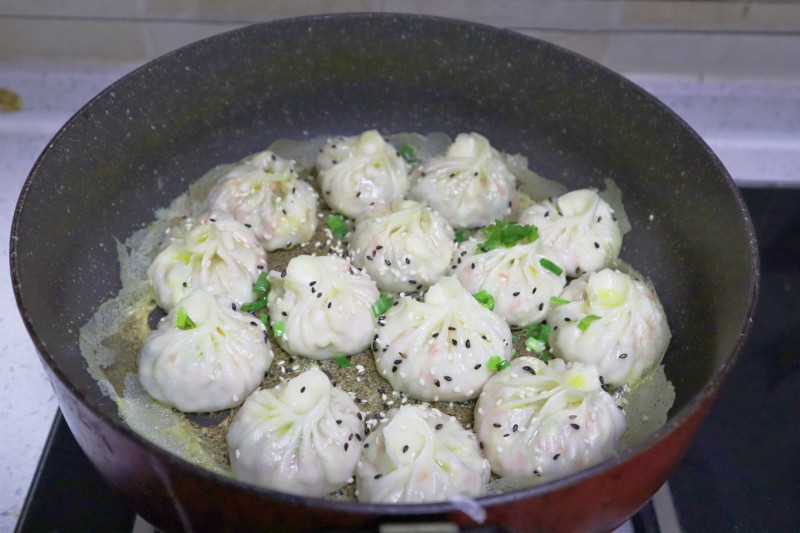 Steps for Making Turnip and Egg Pan-Fried Buns