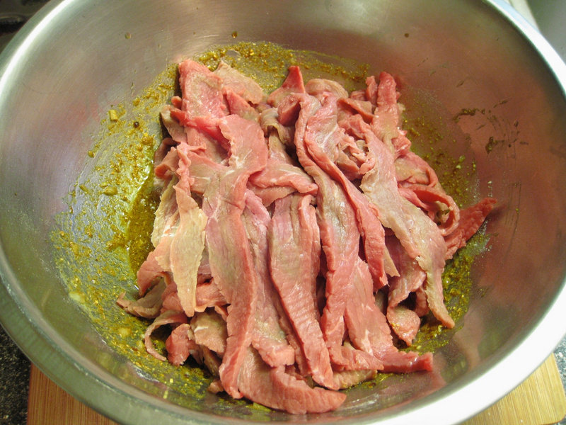 Steps for Cooking Sha Cha Beef Strips