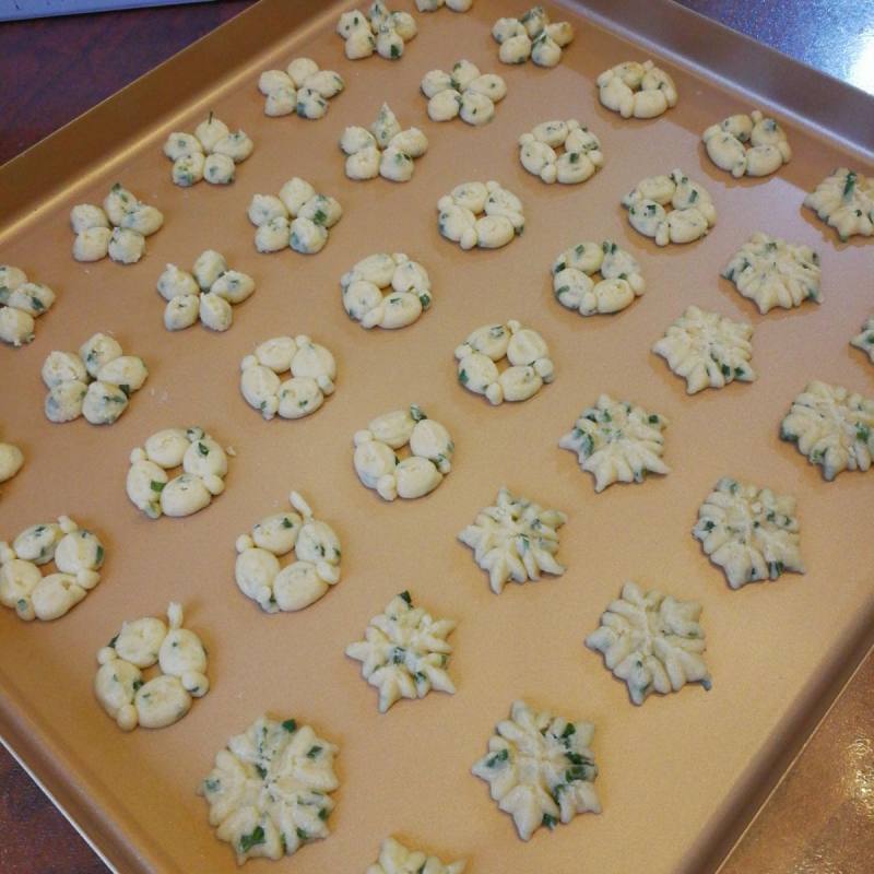 Steps to Make Scallion Oil Cookies